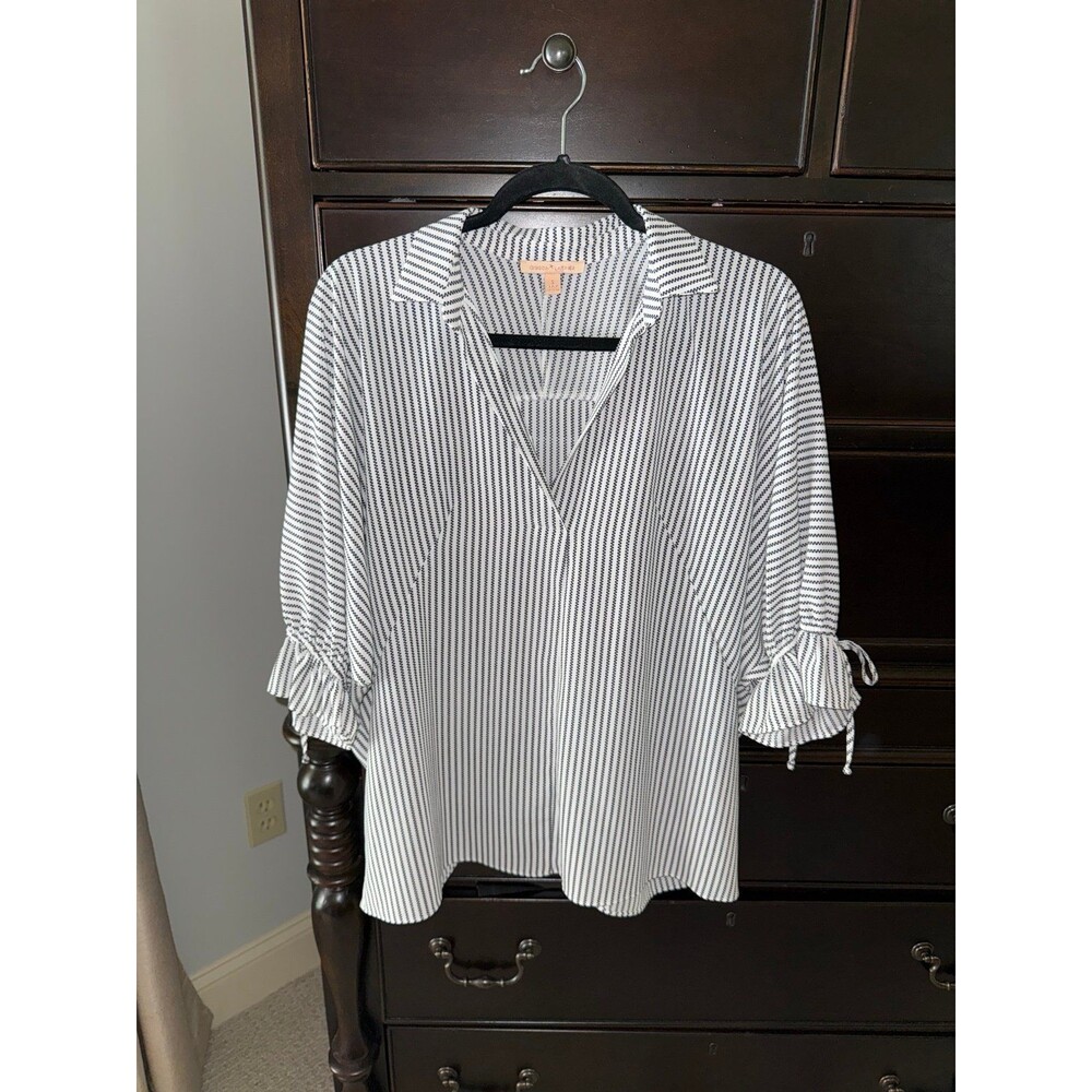 Gibson Latimer black and white blouse